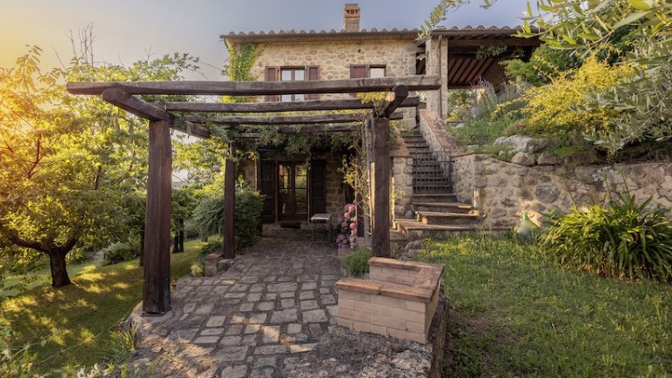 Půvabná usedlost s vinicí na prodej, Toskánsko