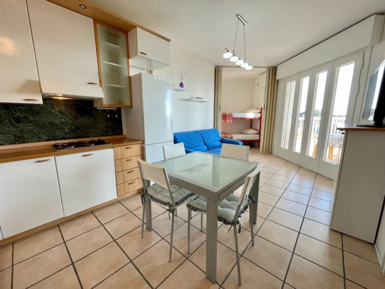 Apartmán s výhledem na moře u soukromé pláže na prodej, Porto Santa Margherita