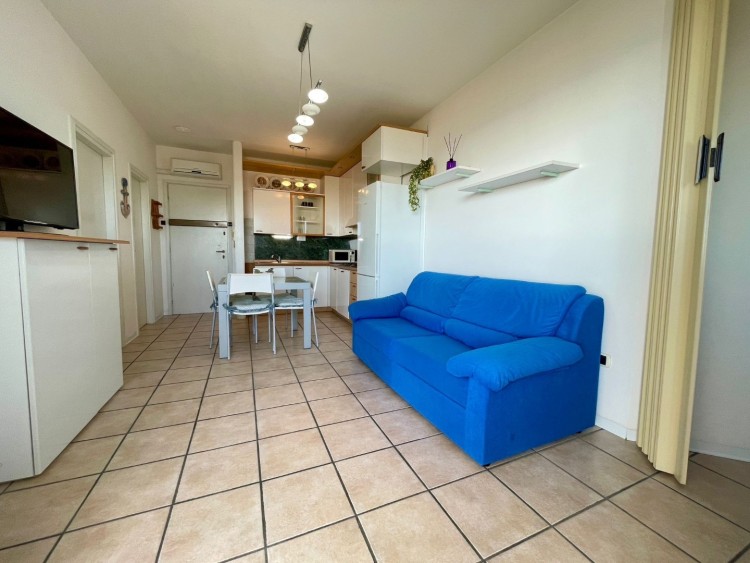 Apartmán s výhledem na moře u soukromé pláže na prodej, Porto Santa Margherita