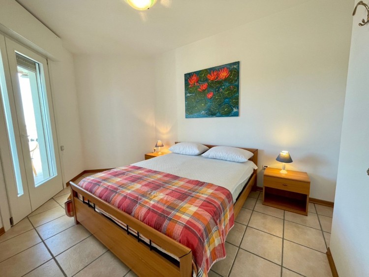 Apartmán s výhledem na moře u soukromé pláže na prodej, Porto Santa Margherita
