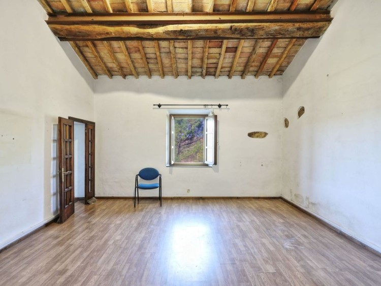 Kamenný statek k rekonstrukci na prodej, Montecatini Val di Cecina