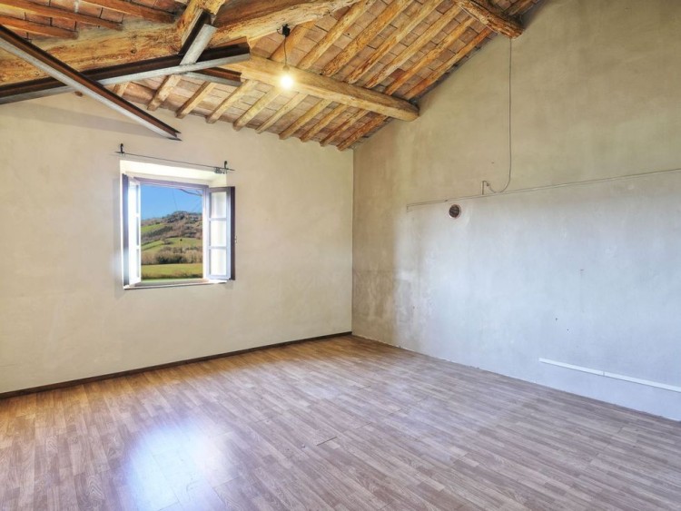 Kamenný statek k rekonstrukci na prodej, Montecatini Val di Cecina