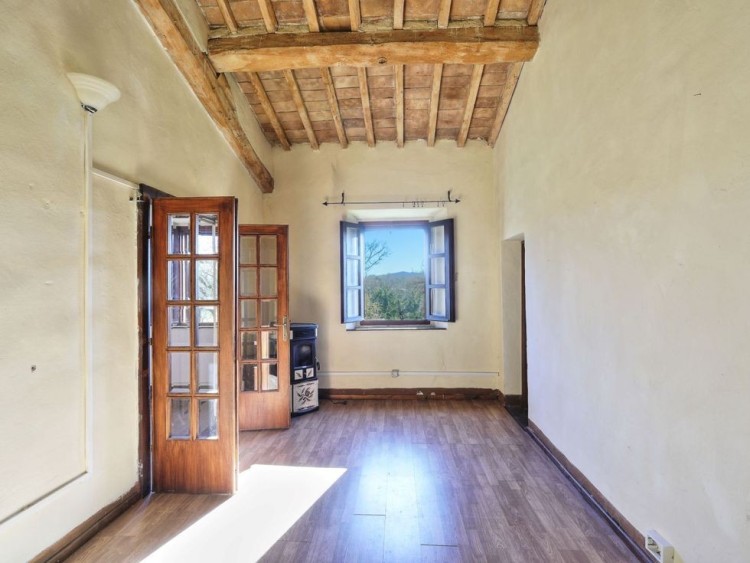 Kamenný statek k rekonstrukci na prodej, Montecatini Val di Cecina