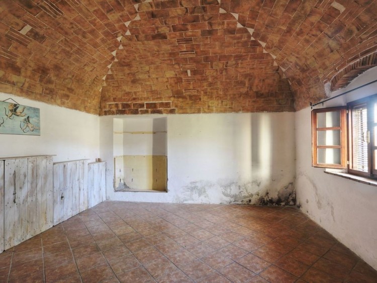 Kamenný statek k rekonstrukci na prodej, Montecatini Val di Cecina