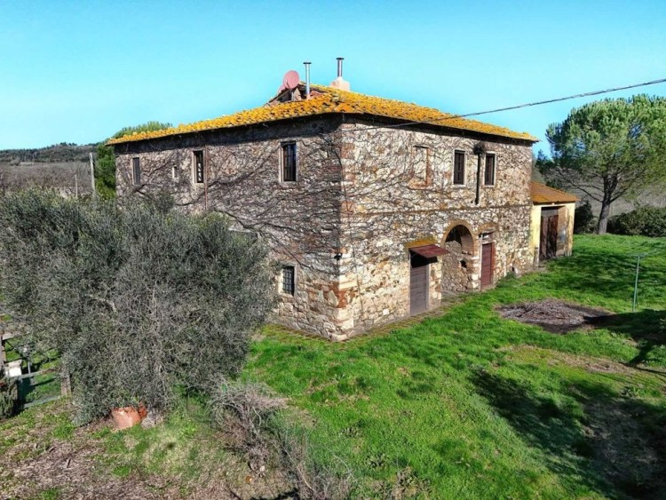 Kamenný statek k rekonstrukci na prodej, Montecatini Val di Cecina