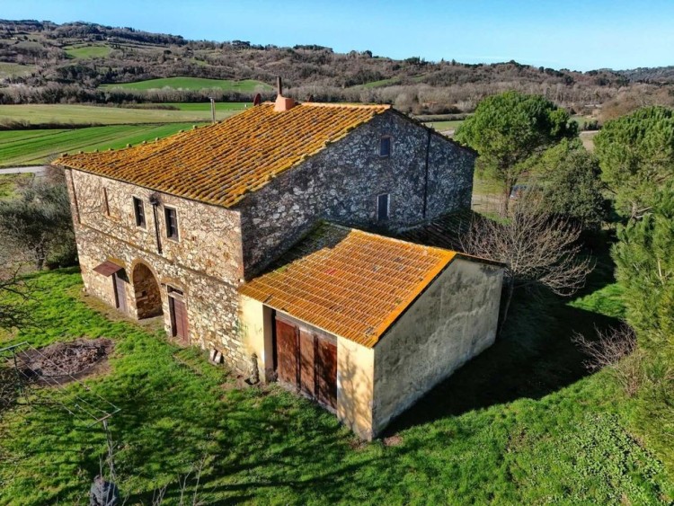 Kamenný statek k rekonstrukci na prodej, Montecatini Val di Cecina