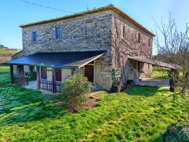 Kamenný statek k rekonstrukci na prodej, Montecatini Val di Cecina