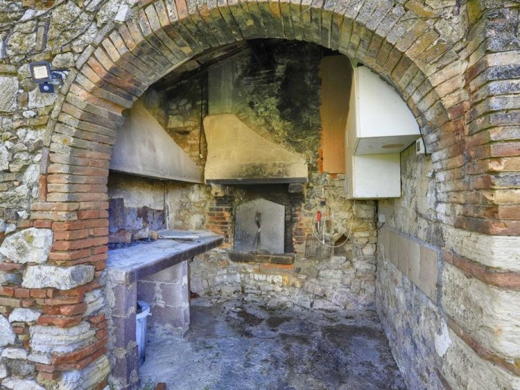 Kamenný statek k rekonstrukci na prodej, Montecatini Val di Cecina