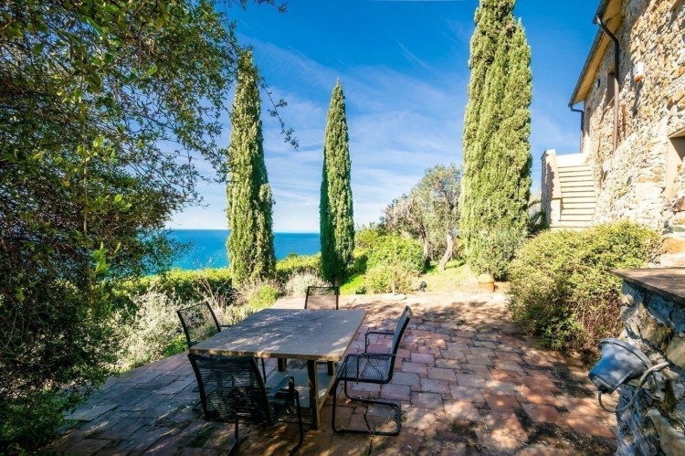 Luxusní statek s výhledem na moře na prodej, Liguria