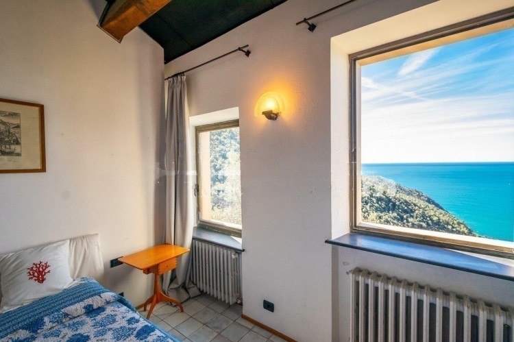 Luxusní statek s výhledem na moře na prodej, Liguria