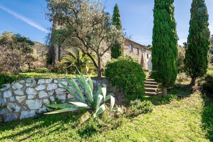 Luxusní statek s výhledem na moře na prodej, Liguria