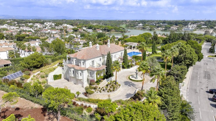 Exkluzivní sídlo v luxusním resortu Quinta do Lago na prodej