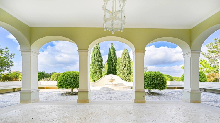 Exkluzivní sídlo v luxusním resortu Quinta do Lago na prodej