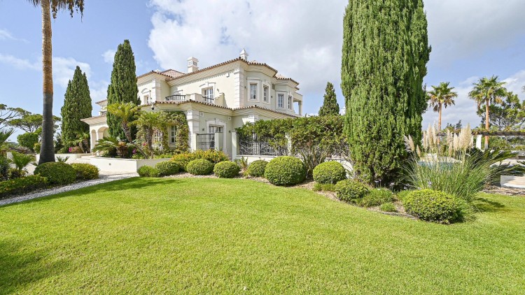 Exkluzivní sídlo v luxusním resortu Quinta do Lago na prodej
