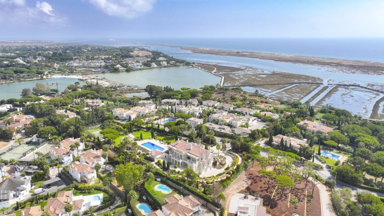 Exkluzivní sídlo v luxusním resortu Quinta do Lago na prodej