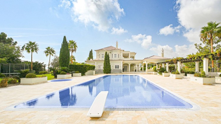 Exkluzivní sídlo v luxusním resortu Quinta do Lago na prodej
