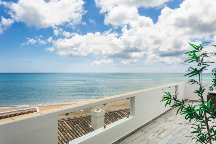 Vila u pláže s exkluzivním výhledem na moře na prodej, Algarve